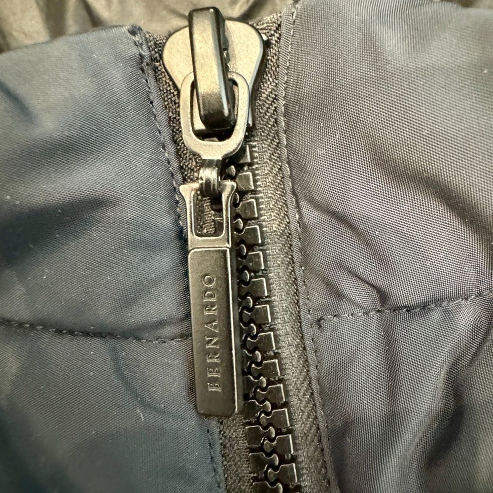 Bernardo Hooded Insulated Parka in Navy Blue - Women's size Medium - Picture 10 of 11